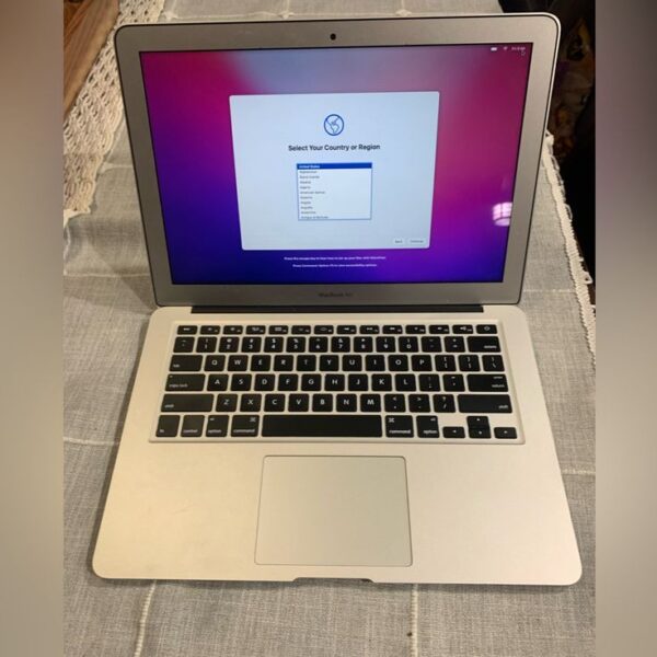 MACKBOOK AIR 2019 CORE I5 8GB ,256GB