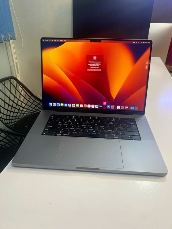 MACKBOOK PRO 2019 CORE I7 16GB ,512GB