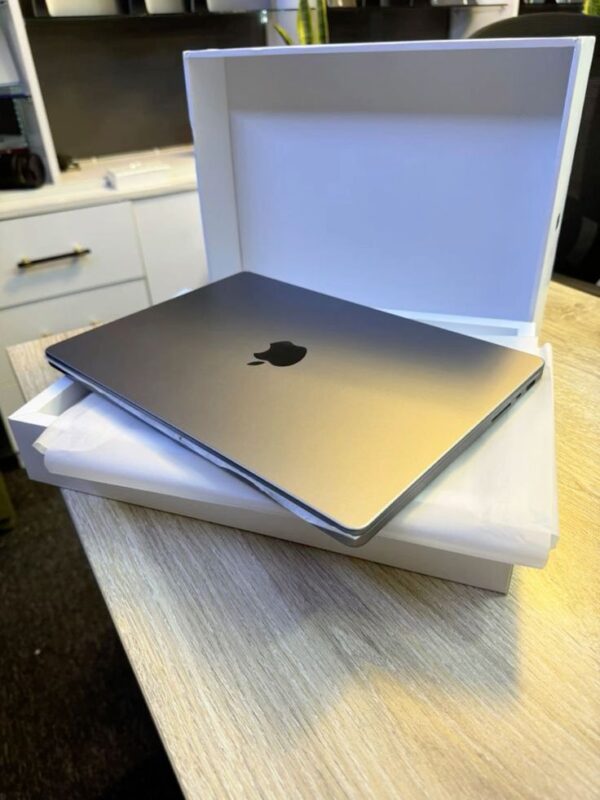 MACKBOOK PRO 2017 CORE I7 16GB ,512GB