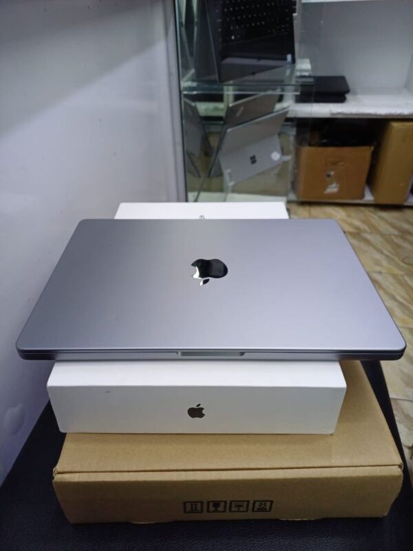 MACKBOOK PRO 2015 CORE I7 16GB ,512GB