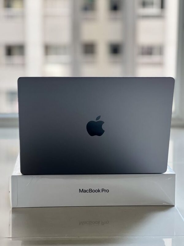 MACKBOOK PRO 2015 CORE I5 8GB ,512GB